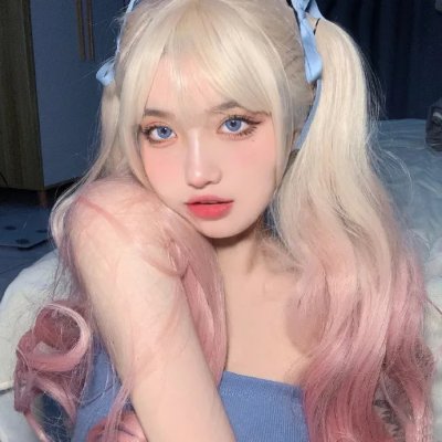 不装了，我爹是朝当朝皇帝